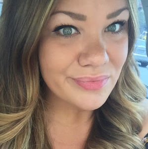 Meet your Posher, Courtney